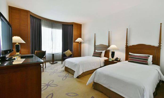 Superior double room Bangkok Century Park Hotel