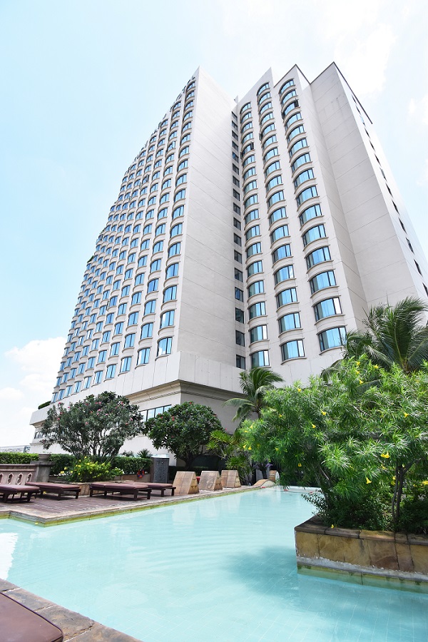 Pool Bangkok Century Park Hotel