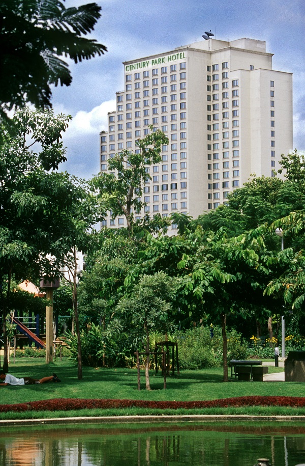 Building Bangkok Century Park Hotel